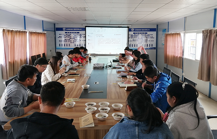 1614839947857425.jpg 冷蕊到玉溪傳達(dá)職代會(huì)小.jpg